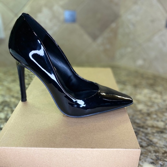 Black patent heels - Picture 1 of 4